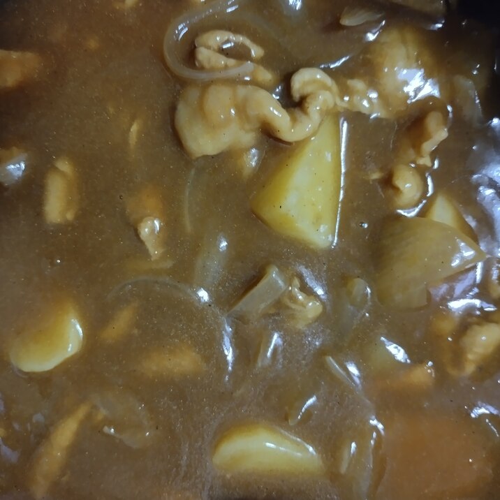鶏肉の皮で、柔らかいモツカレー